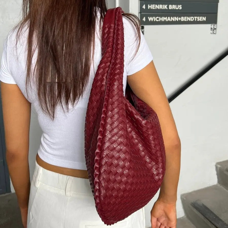 TresseChic — Sac Hobo en Cuir Tressé avec Fermeture Éclair | Léger & Spacieux | Noir, Rouge, Beige
